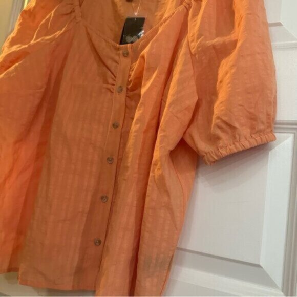 NWT TORRID Women's Orange Seersucker Button Front Crop Top Size 2 Plus - Picture 9 of 9